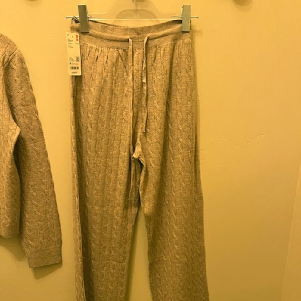 UNIQLO Two-Piece Cable Knit Pant/Sweater Hoodie Set - BEIGE - MED - NWT - Picture 10 of 16